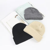 Bequeme Beanie-Mütze in unifarbenem Strick